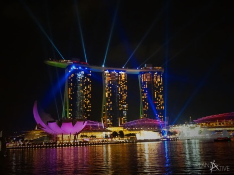 Singapurs tägliche Gratis Lasershow am Marina Bay Sands von der Esplanade aus (copyright: planätive)